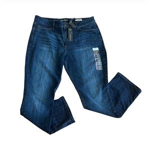 NWT Women’s Lee Jeans. Size 18M. Medium/Dark blue